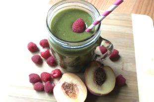 Raspberry Peach Kale Smoothie Recipe